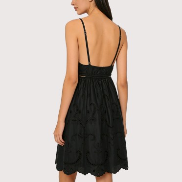 Retro hollowed-out embroidered dress
