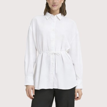 Loose-fitting tie-collar shirt